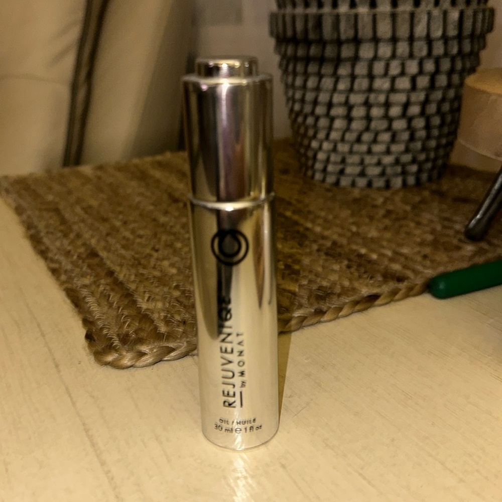 Monat Rejuvenique Hair Oil